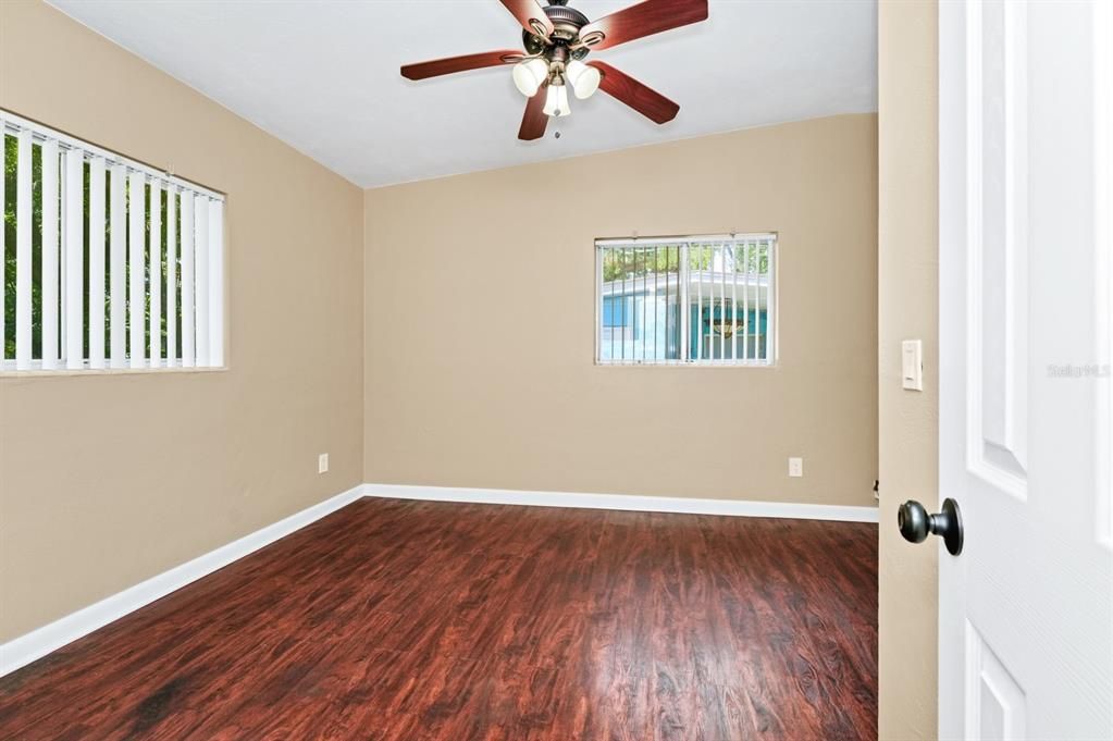 For Sale: $349,000 (3 beds, 1 baths, 1050 Square Feet)