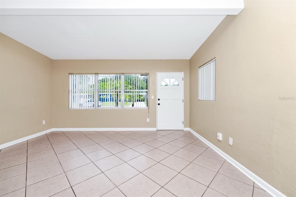 For Sale: $349,000 (3 beds, 1 baths, 1050 Square Feet)