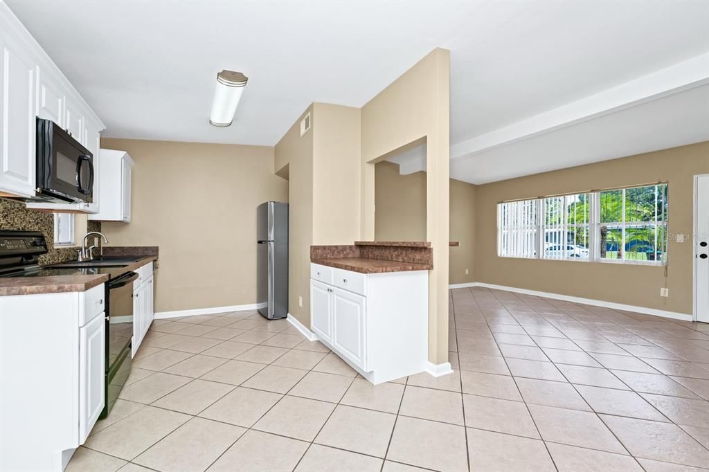 For Sale: $349,000 (3 beds, 1 baths, 1050 Square Feet)