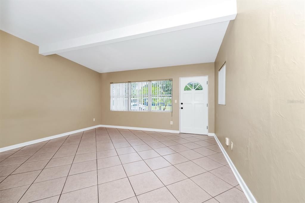 For Sale: $349,000 (3 beds, 1 baths, 1050 Square Feet)