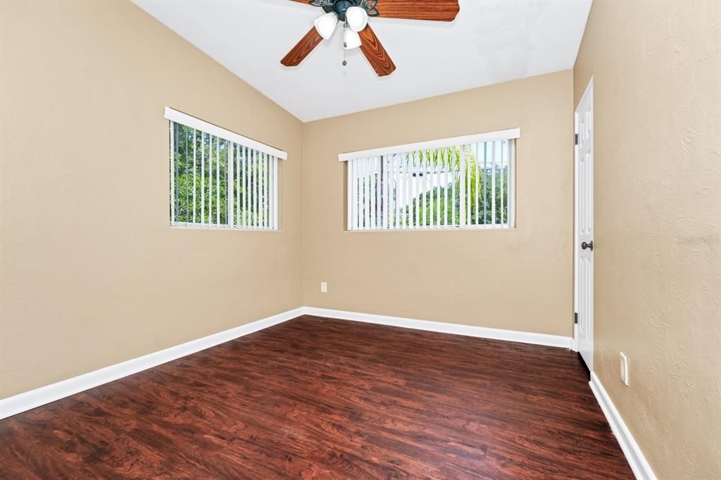 For Sale: $349,000 (3 beds, 1 baths, 1050 Square Feet)