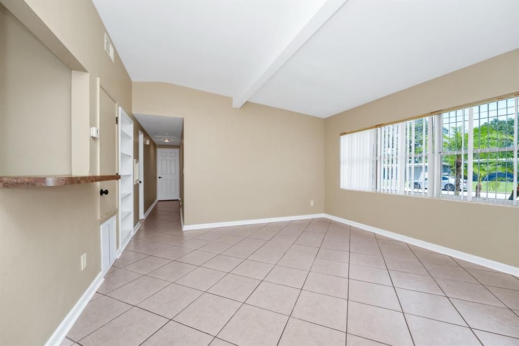 For Sale: $349,000 (3 beds, 1 baths, 1050 Square Feet)