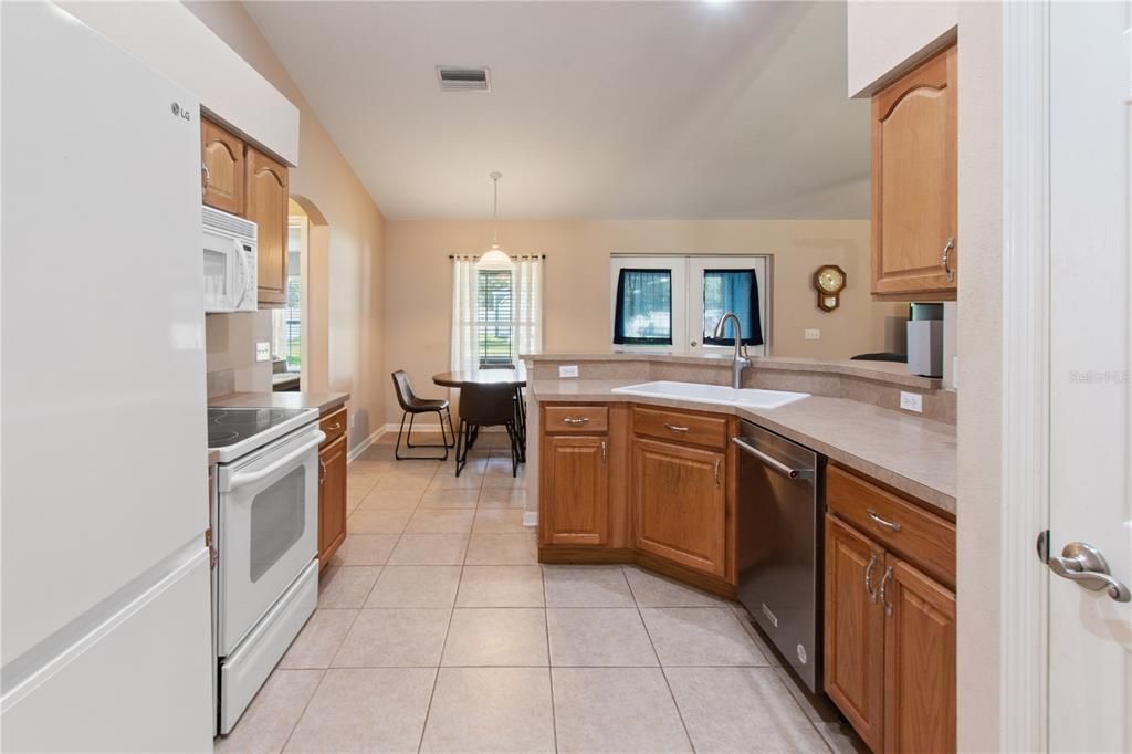Activo con contrato: $345,000 (4 camas, 2 baños, 1809 Pies cuadrados)