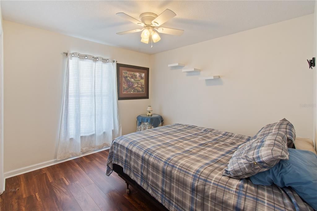 Activo con contrato: $345,000 (4 camas, 2 baños, 1809 Pies cuadrados)
