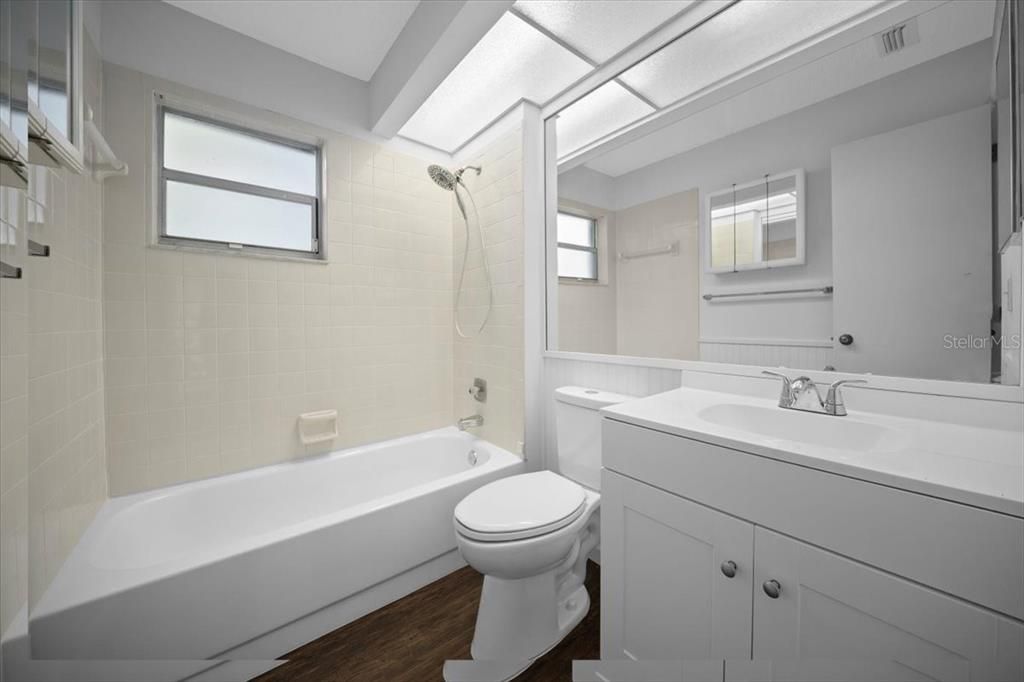 Active With Contract: $139,000 (2 beds, 2 baths, 1070 Square Feet)