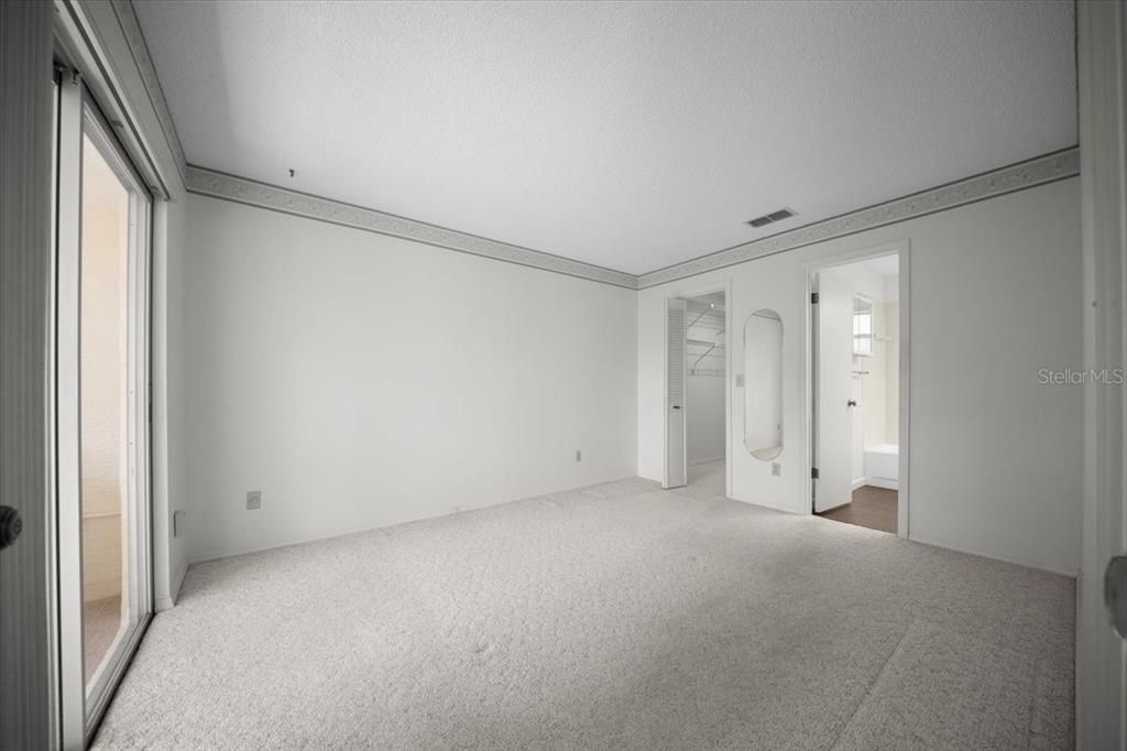 Active With Contract: $139,000 (2 beds, 2 baths, 1070 Square Feet)