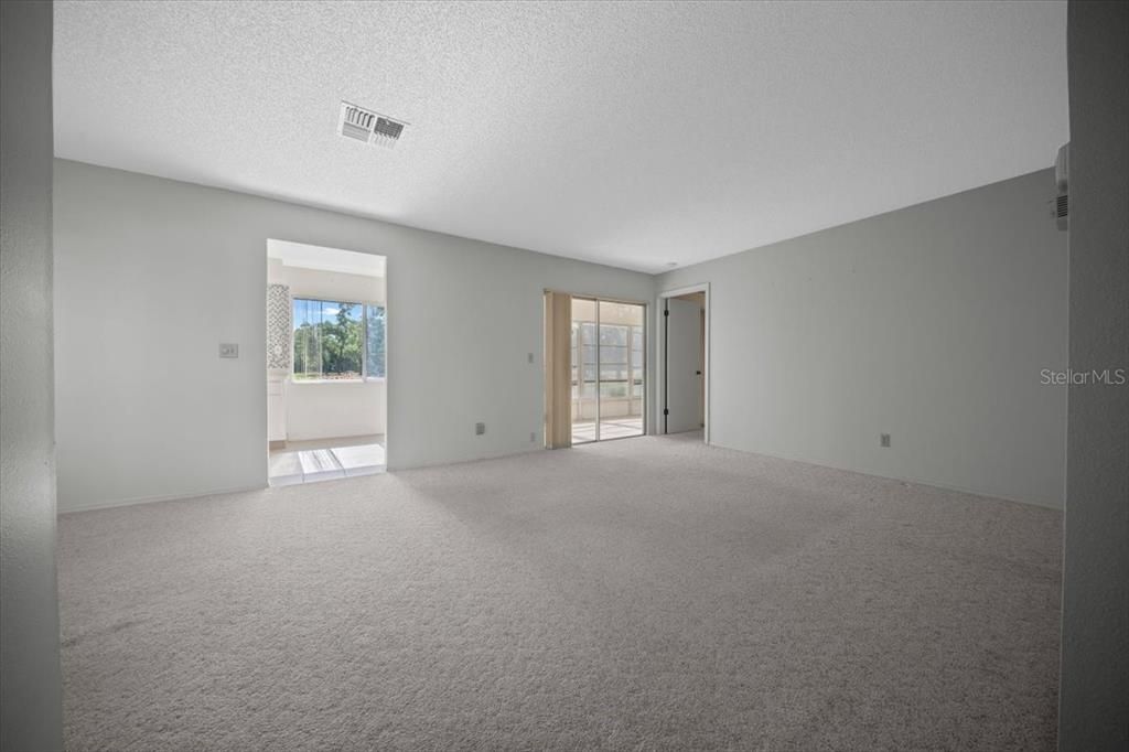 Active With Contract: $139,000 (2 beds, 2 baths, 1070 Square Feet)