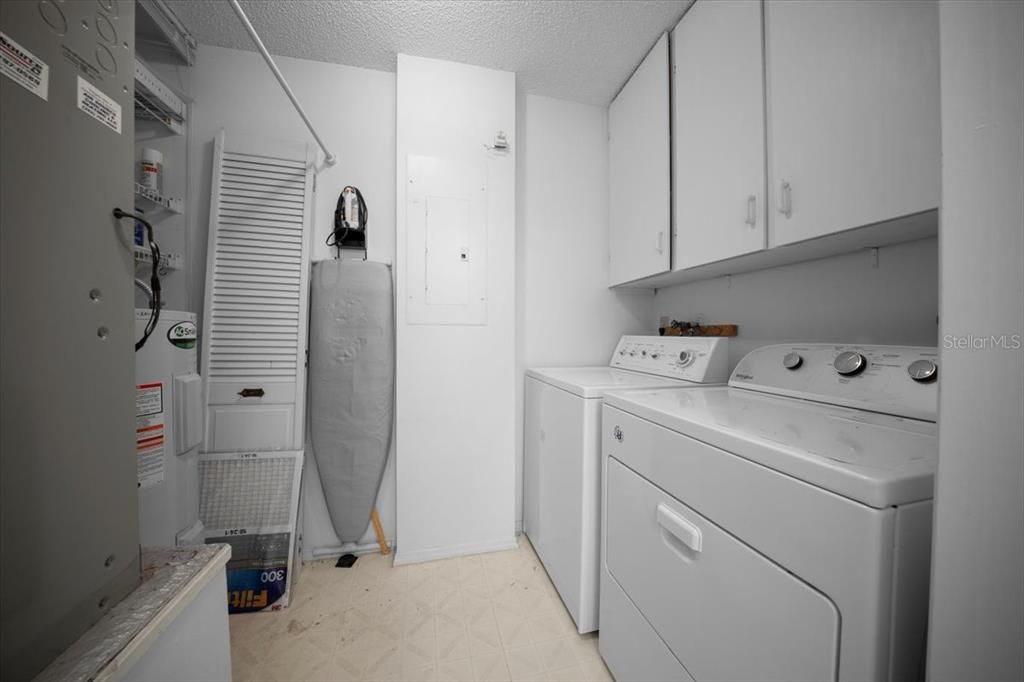 Active With Contract: $139,000 (2 beds, 2 baths, 1070 Square Feet)