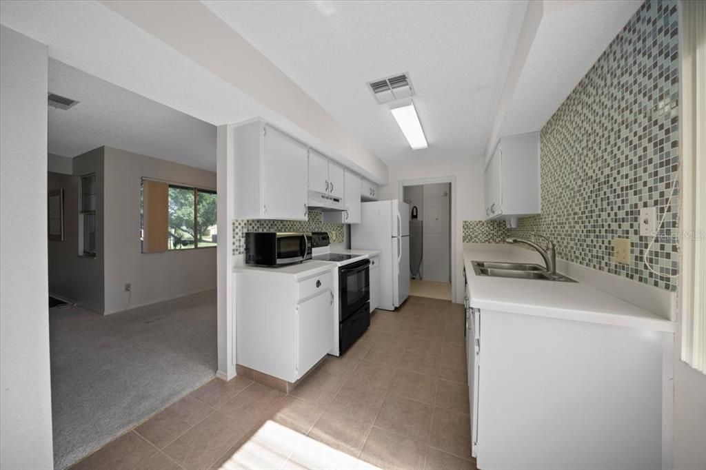 Active With Contract: $139,000 (2 beds, 2 baths, 1070 Square Feet)