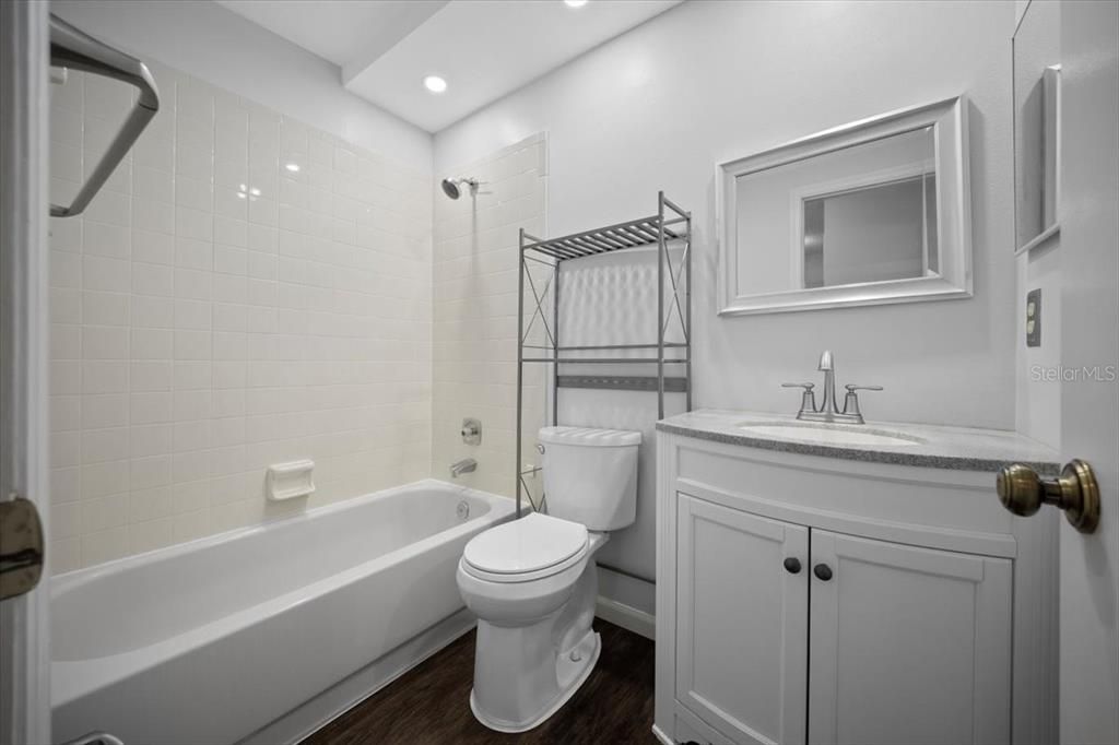 Active With Contract: $139,000 (2 beds, 2 baths, 1070 Square Feet)