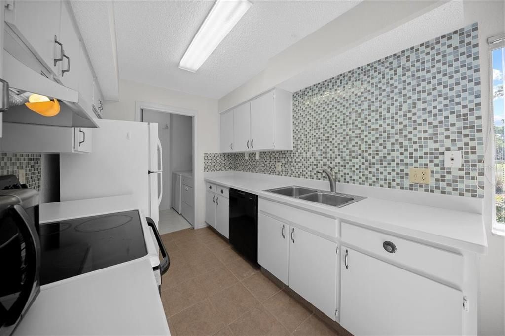 Active With Contract: $139,000 (2 beds, 2 baths, 1070 Square Feet)