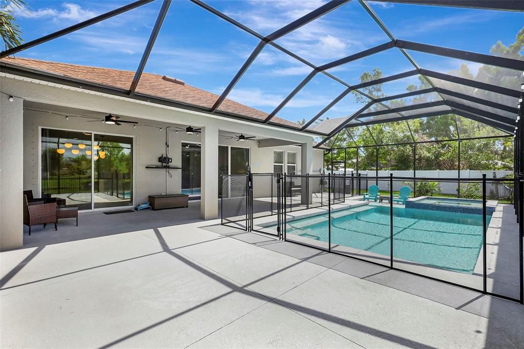 Active With Contract: $625,000 (3 beds, 2 baths, 2653 Square Feet)