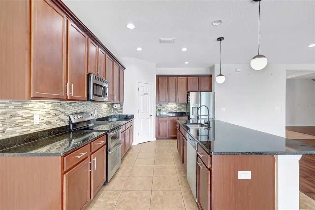 Active With Contract: $625,000 (3 beds, 2 baths, 2653 Square Feet)