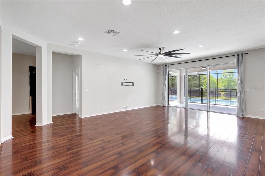 Active With Contract: $625,000 (3 beds, 2 baths, 2653 Square Feet)