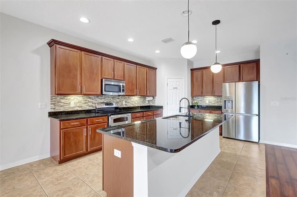 Active With Contract: $625,000 (3 beds, 2 baths, 2653 Square Feet)