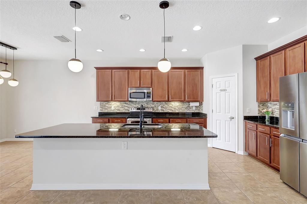 Active With Contract: $625,000 (3 beds, 2 baths, 2653 Square Feet)