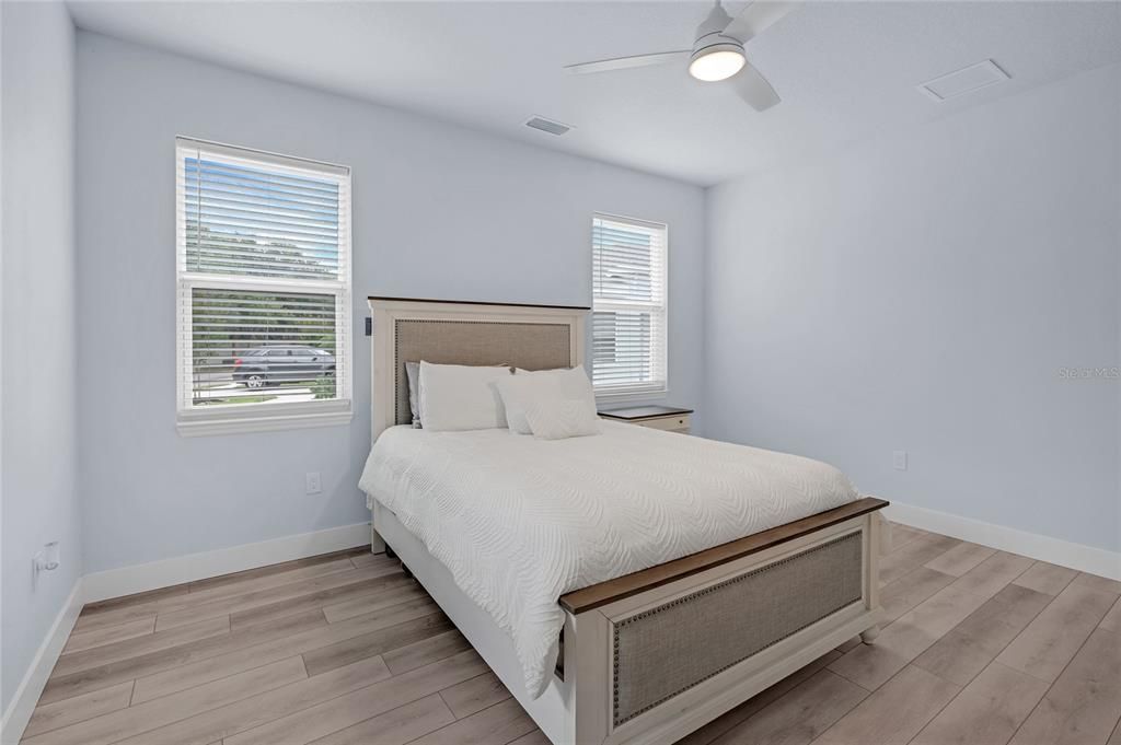 待售: $295,000 (2 贝兹, 2 浴室, 1248 平方英尺)