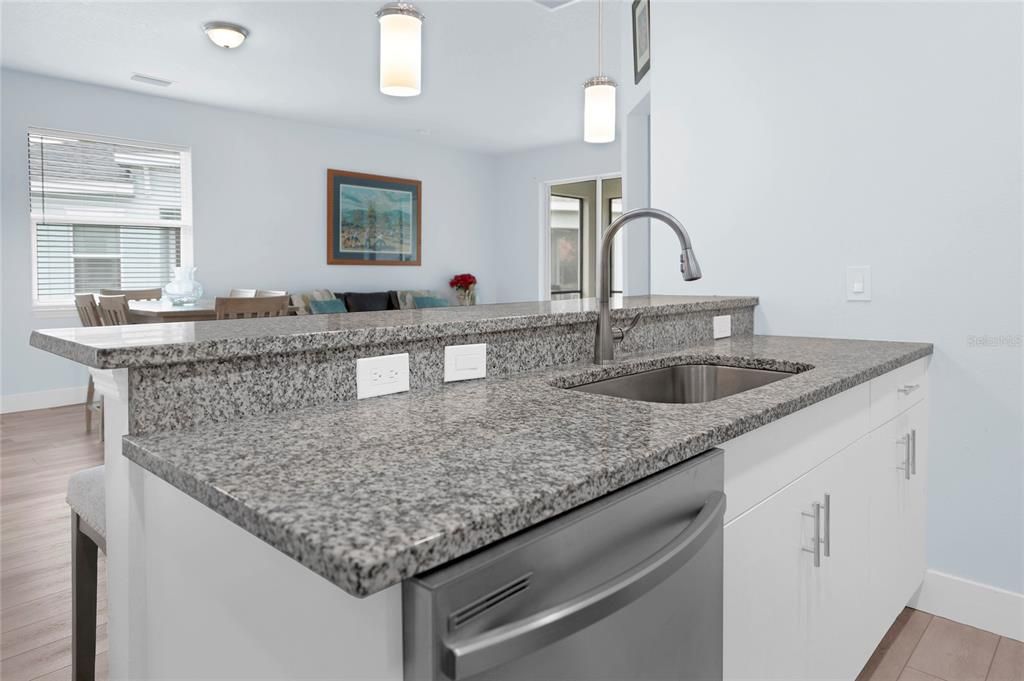 待售: $295,000 (2 贝兹, 2 浴室, 1248 平方英尺)