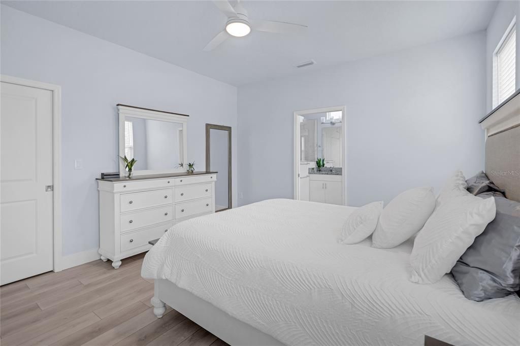 待售: $295,000 (2 贝兹, 2 浴室, 1248 平方英尺)