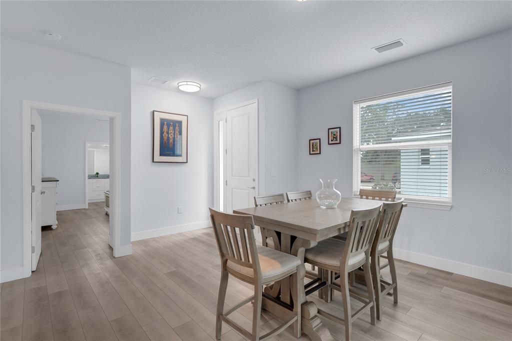 待售: $295,000 (2 贝兹, 2 浴室, 1248 平方英尺)