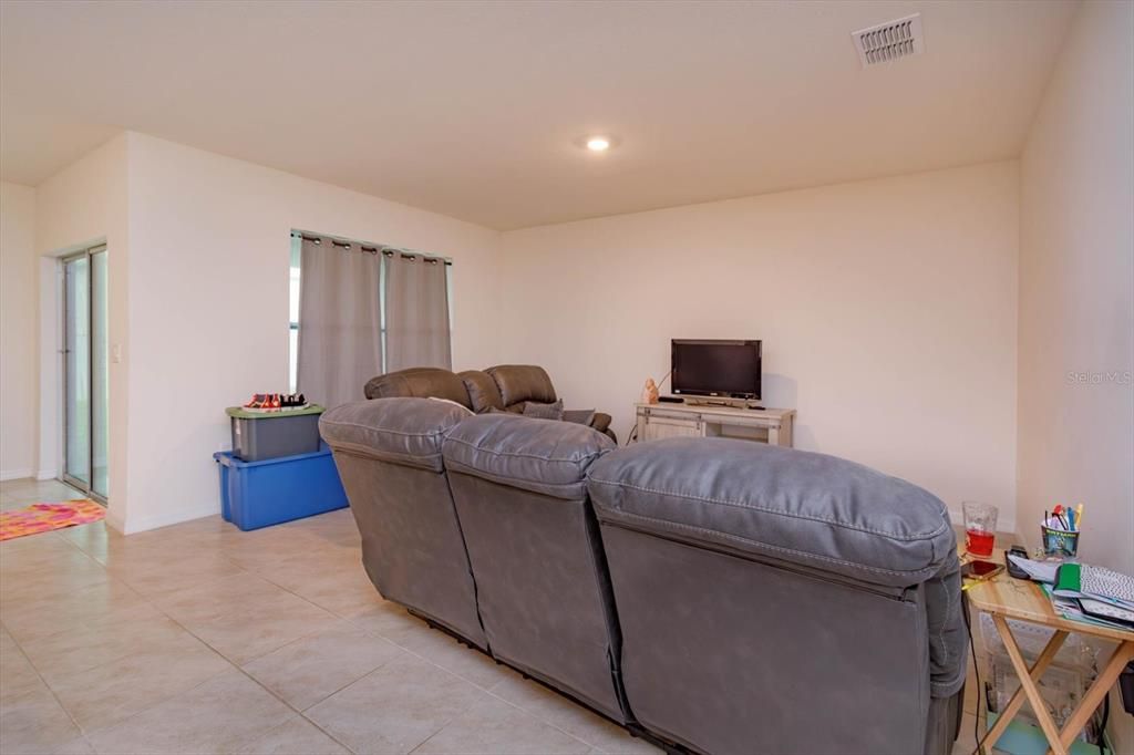 En Venta: $330,000 (3 camas, 2 baños, 1672 Pies cuadrados)