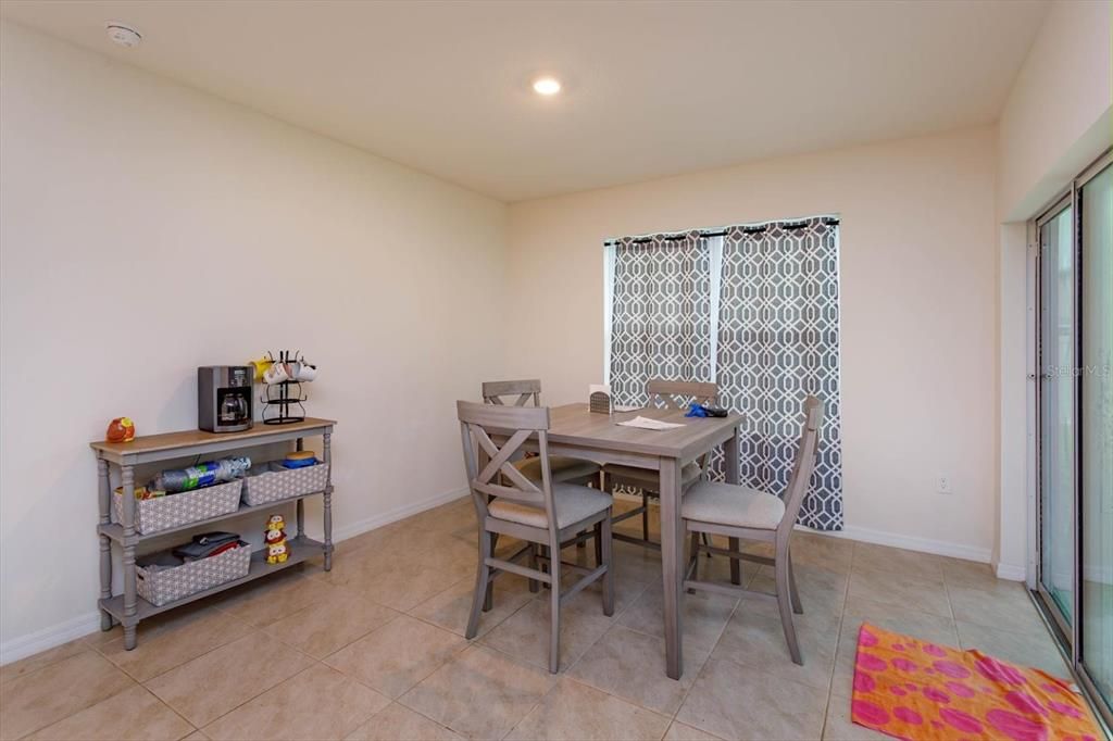 En Venta: $330,000 (3 camas, 2 baños, 1672 Pies cuadrados)