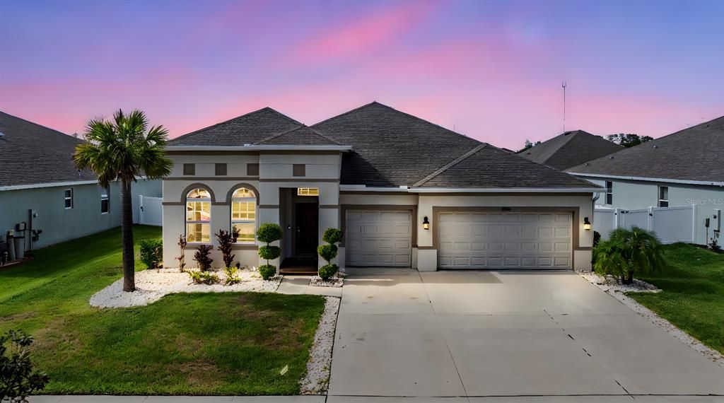 Recently Sold: $450,000 (4 beds, 3 baths, 2499 Square Feet)