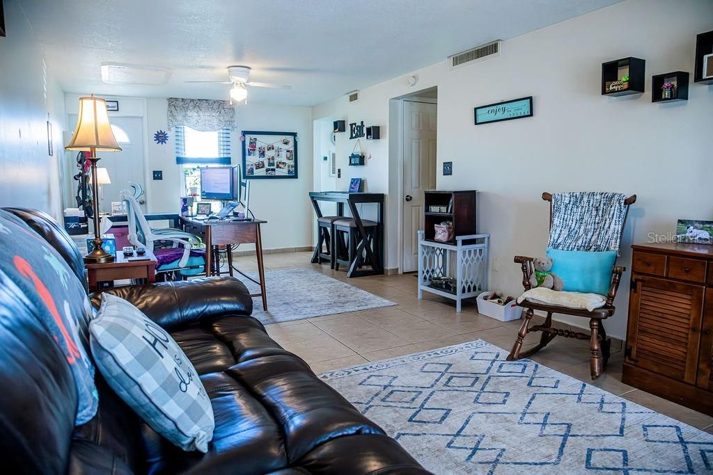 На продажу: $104,900 (1 спален, 1 ванн, 648 Квадратных фут)