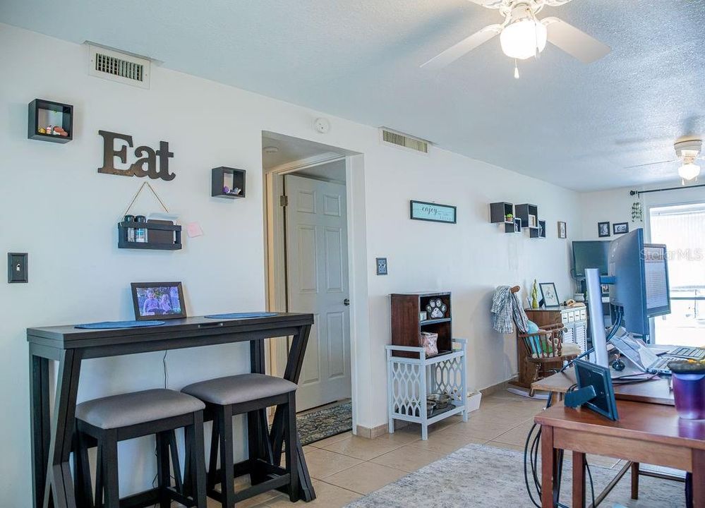 На продажу: $104,900 (1 спален, 1 ванн, 648 Квадратных фут)