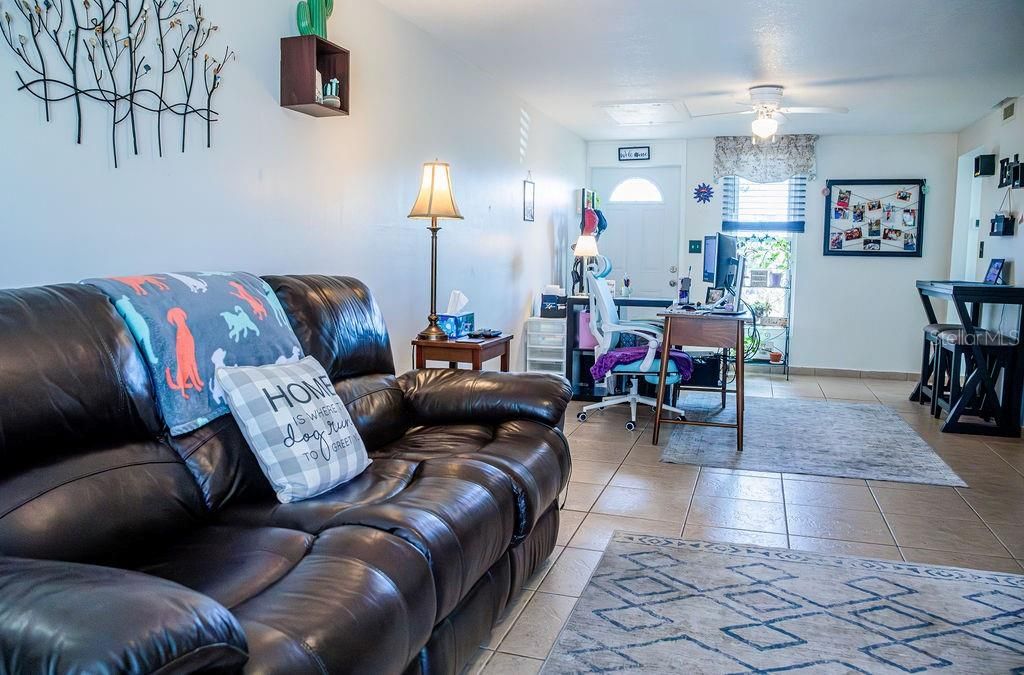 На продажу: $104,900 (1 спален, 1 ванн, 648 Квадратных фут)