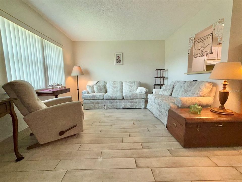 For Sale: $100,000 (1 beds, 1 baths, 779 Square Feet)