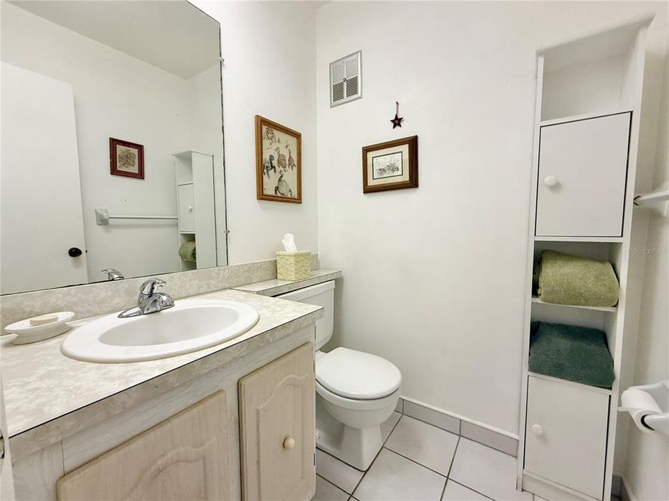 For Sale: $100,000 (1 beds, 1 baths, 779 Square Feet)