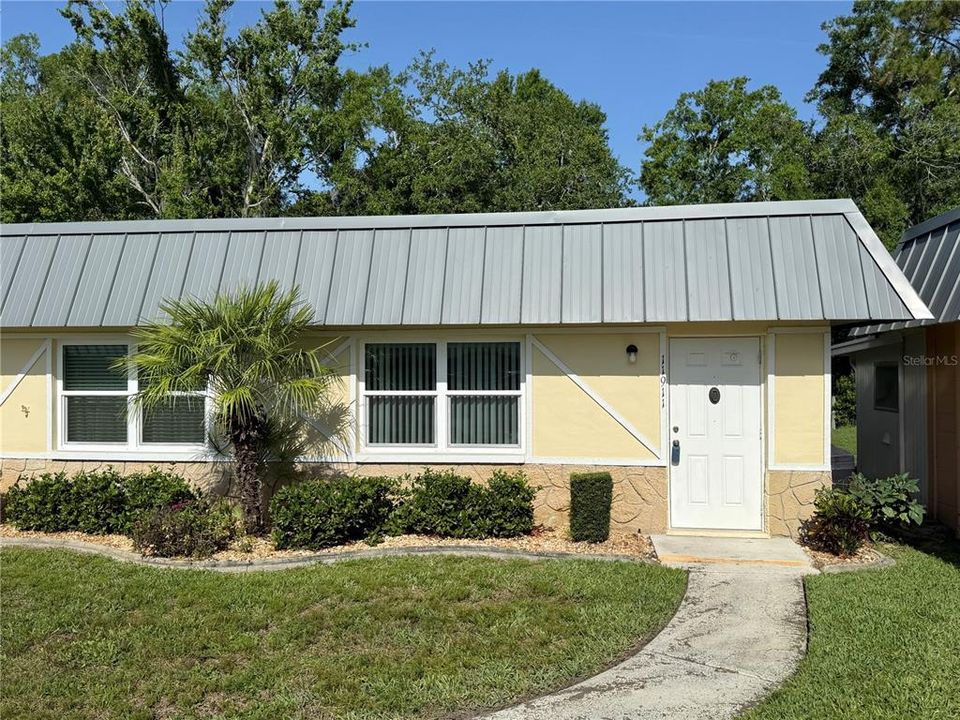 For Sale: $100,000 (1 beds, 1 baths, 779 Square Feet)