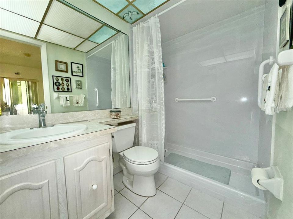 For Sale: $100,000 (1 beds, 1 baths, 779 Square Feet)