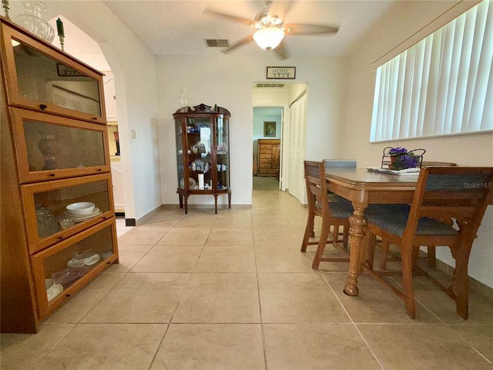 For Sale: $100,000 (1 beds, 1 baths, 779 Square Feet)