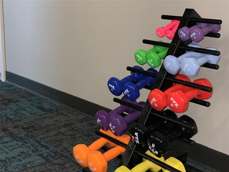 For Sale: $100,000 (1 beds, 1 baths, 779 Square Feet)