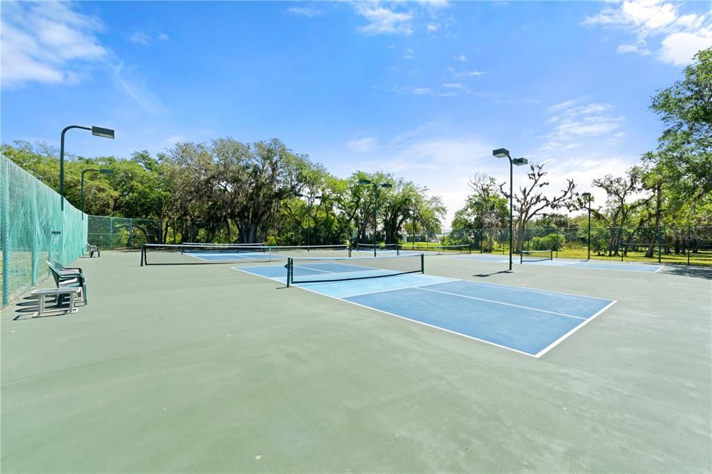 待售: $298,000 (2 贝兹, 2 浴室, 2223 平方英尺)