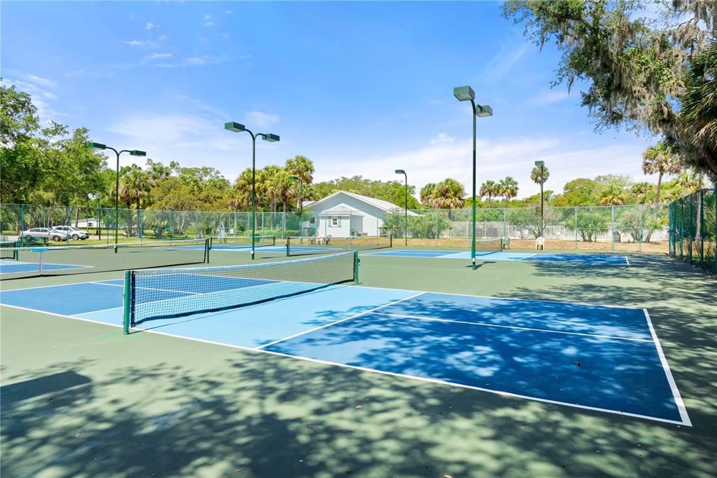 待售: $298,000 (2 贝兹, 2 浴室, 2223 平方英尺)