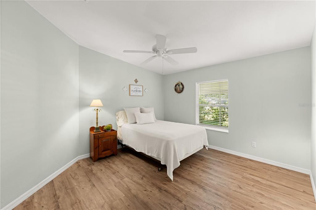 待售: $298,000 (2 贝兹, 2 浴室, 2223 平方英尺)