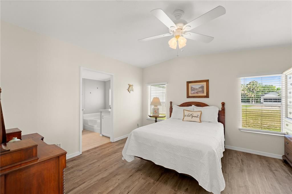 待售: $298,000 (2 贝兹, 2 浴室, 2223 平方英尺)