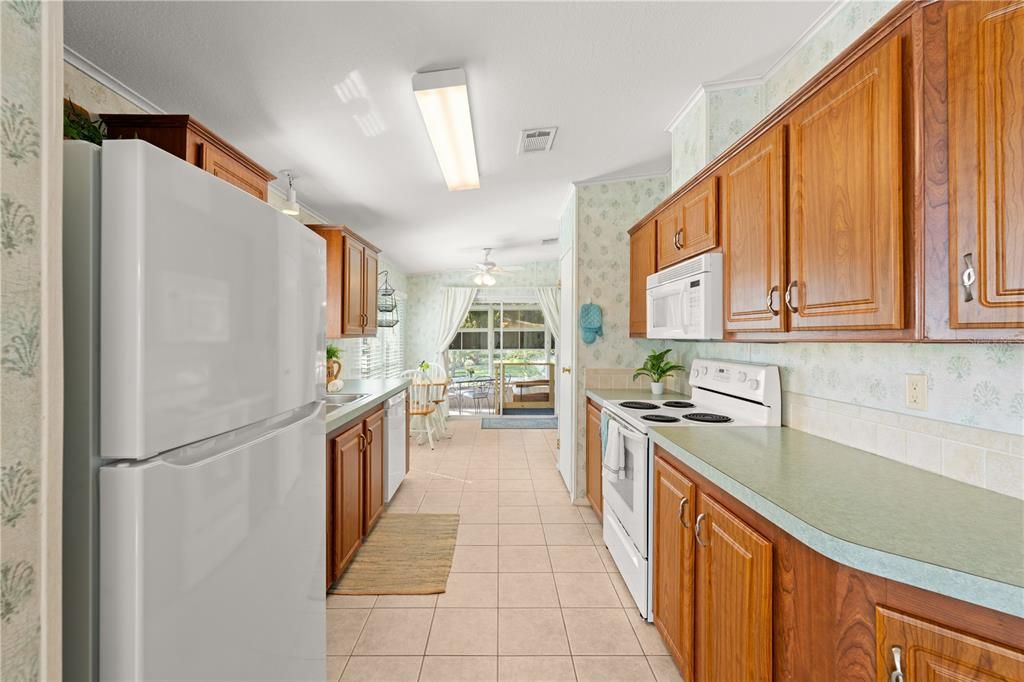 待售: $298,000 (2 贝兹, 2 浴室, 2223 平方英尺)