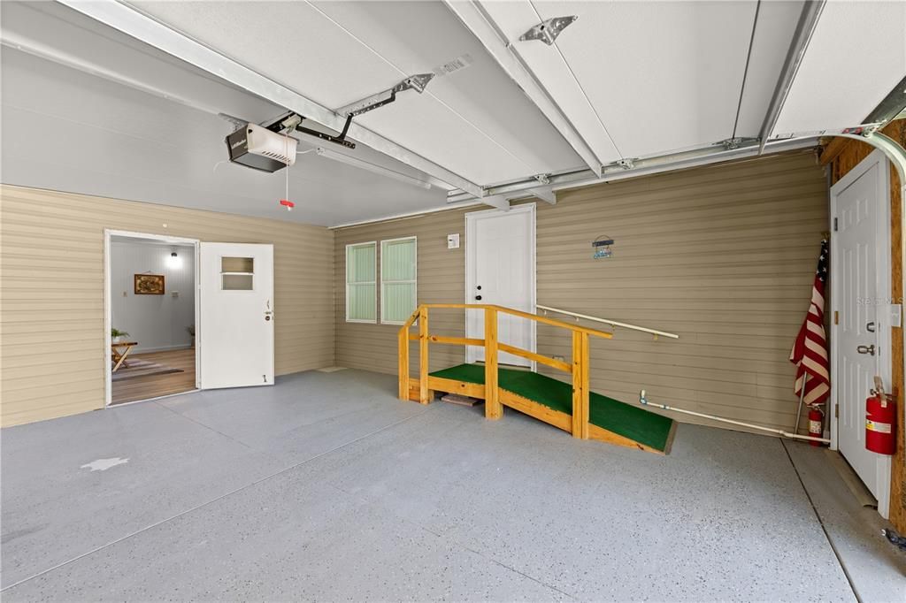 待售: $298,000 (2 贝兹, 2 浴室, 2223 平方英尺)