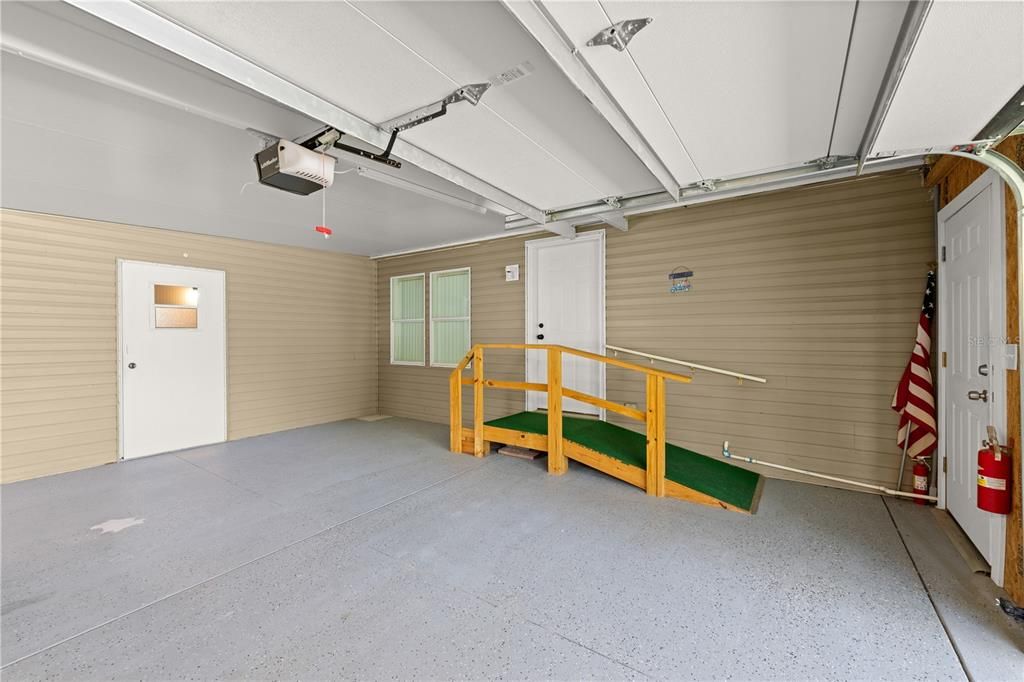 待售: $298,000 (2 贝兹, 2 浴室, 2223 平方英尺)