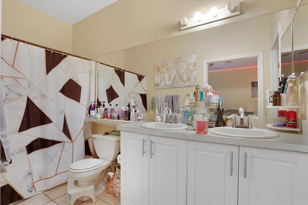 For Sale: $219,000 (2 beds, 2 baths, 1465 Square Feet)