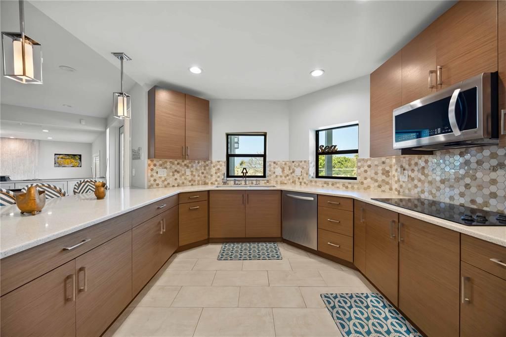 На продажу: $13,900,000 (6 спален, 6 ванн, 8358 Квадратных фут)