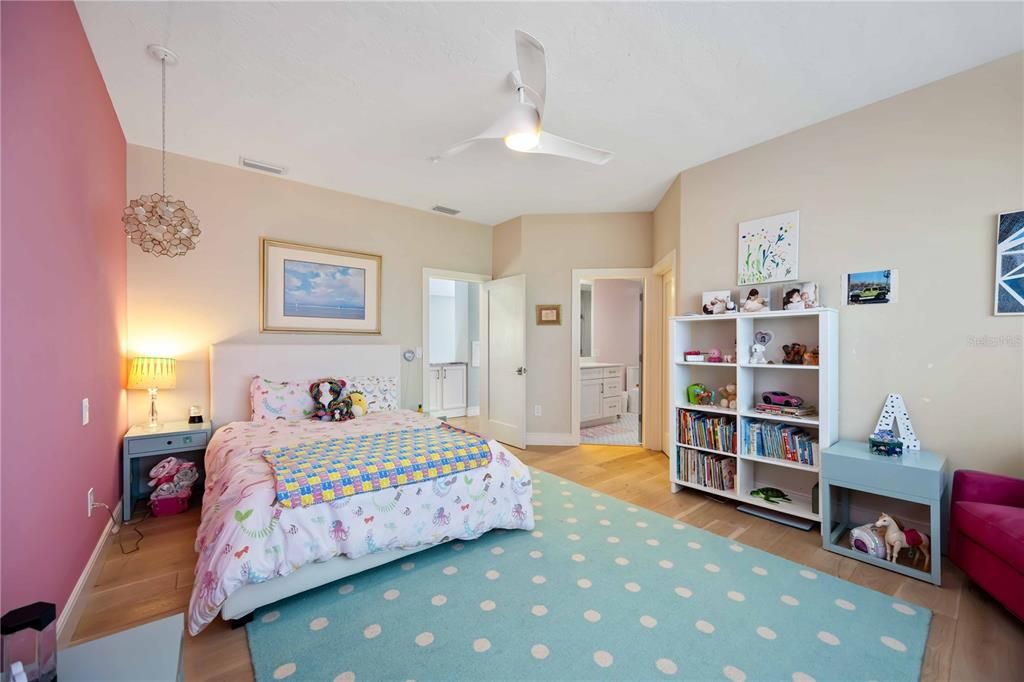 На продажу: $13,900,000 (6 спален, 6 ванн, 8358 Квадратных фут)