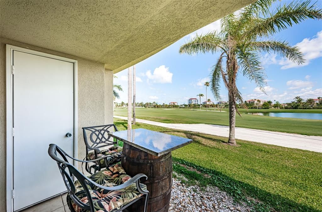 合同活跃: $359,000 (2 贝兹, 2 浴室, 1070 平方英尺)