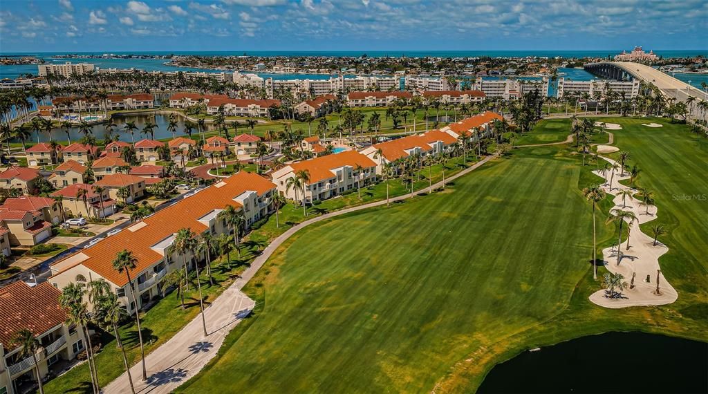 合同活跃: $359,000 (2 贝兹, 2 浴室, 1070 平方英尺)