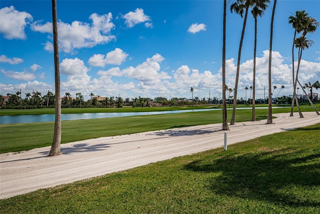 合同活跃: $359,000 (2 贝兹, 2 浴室, 1070 平方英尺)