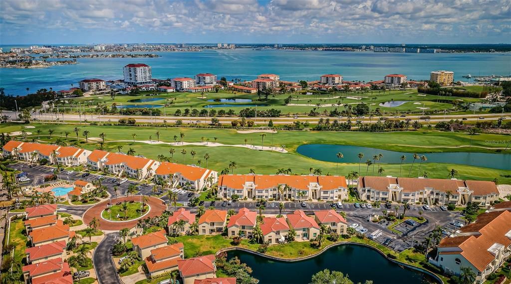 合同活跃: $359,000 (2 贝兹, 2 浴室, 1070 平方英尺)